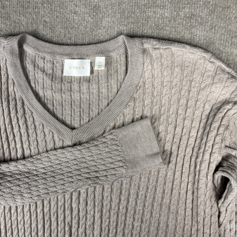 Cyrus Women's Small Beige Cable Knit V-Neck Sweater Long Sleeve Soft Pullover